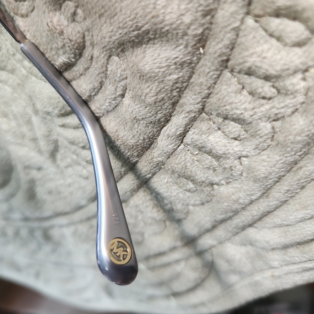 Michael Kors sunglasses gently used.  Like new - Picture 9 of 12